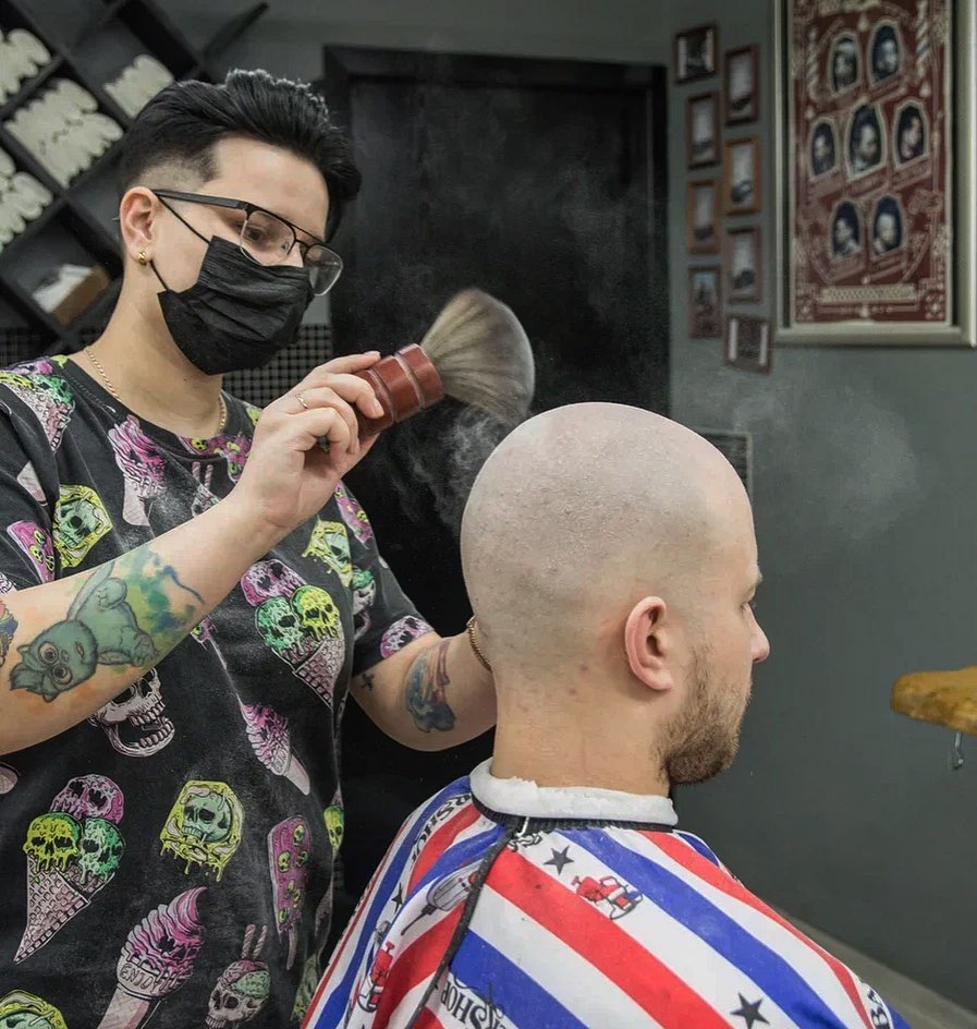 Стрижка наголо одной насадкой у ТОП БАРБЕРА