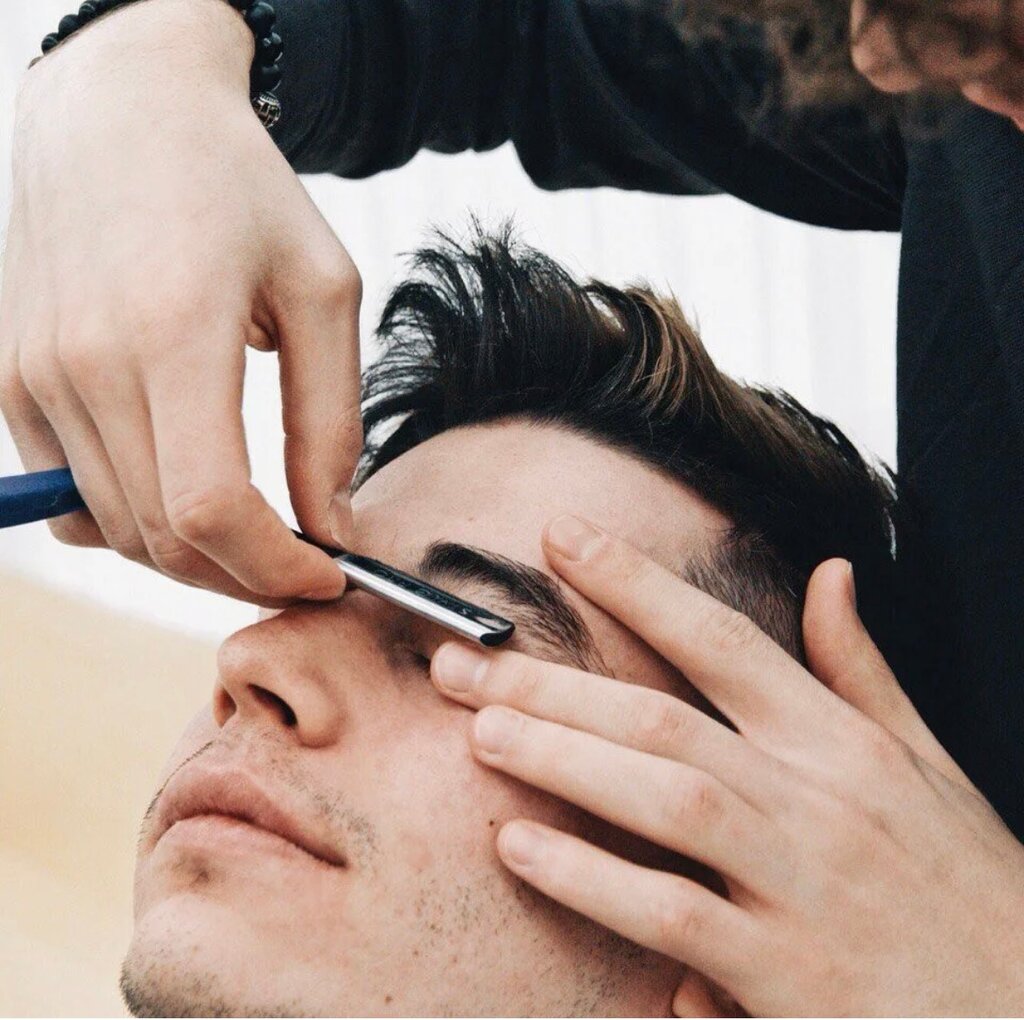 Коррекция мужских бровей